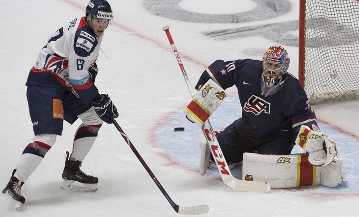 Hokejisti vykročili za obhajobou prvenstva triumfom nad Američanmi
